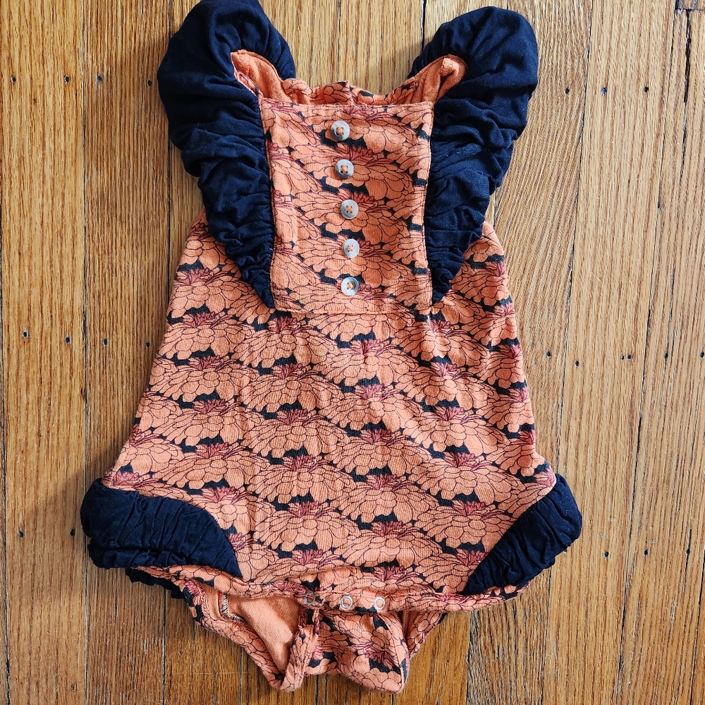 VGUC kate quinn orange floral puff ruffle shoulder and hip romper 6-12 m